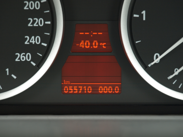 X6 E71 pixel errors in the instrument cluster